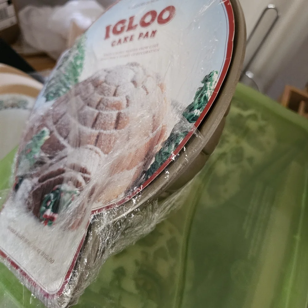 NEW Williams Sonoma Igloo pan cake Noricware Discontined winter fub baking